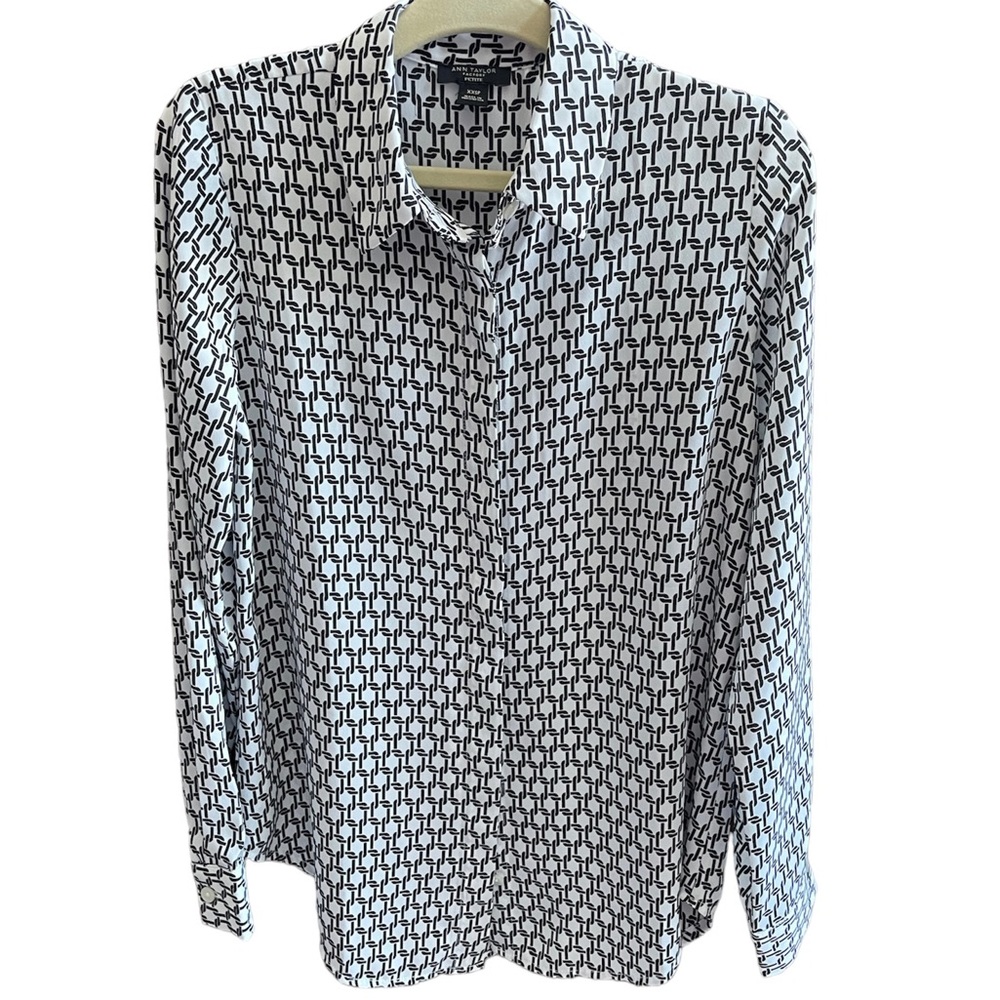 Like New Ann Taylor Factory Petite XXSP black & white patterned blouse